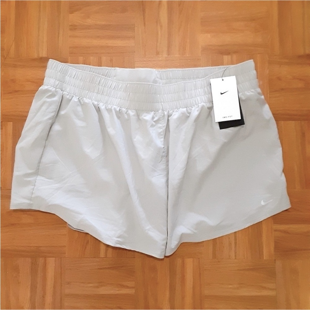 Nike Women's Light Gray Athletic Shorts ( XXL  )